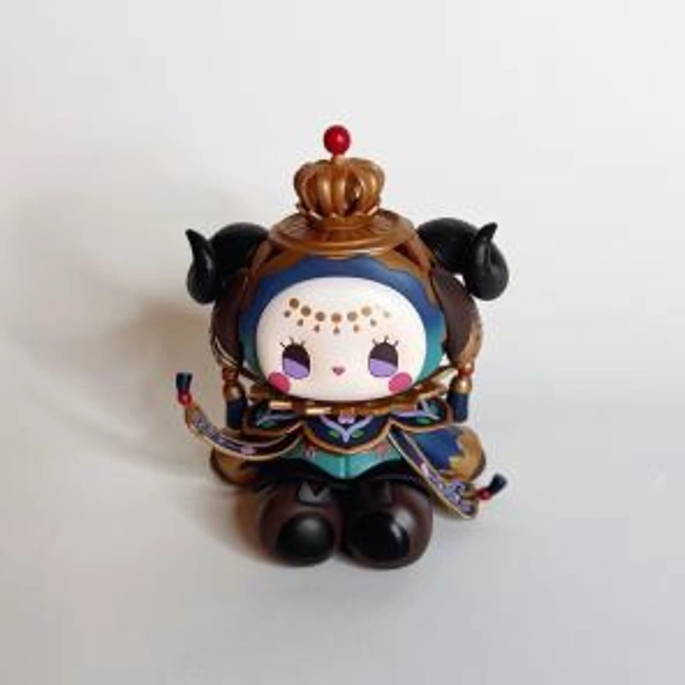 Lucky Emma Secret Forest Sandalwood Vinyl Figure - Brown & Blue